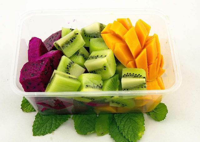 超市切好的水果有陷阱教授不要贪图便宜现买现切现吃才好