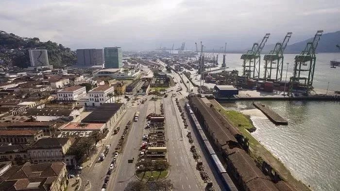 南美最大港桑托斯港(santos)近日再次发生罢工抗议暴力事件,港口安全
