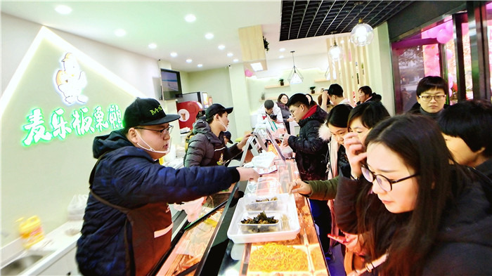 小店的奇迹!麦乐板栗鸭18㎡的小店,开业三天卖了20多万