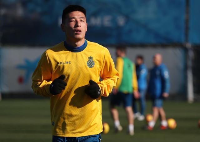 官网:武磊得到许可返回中国办理手续!现已飞回