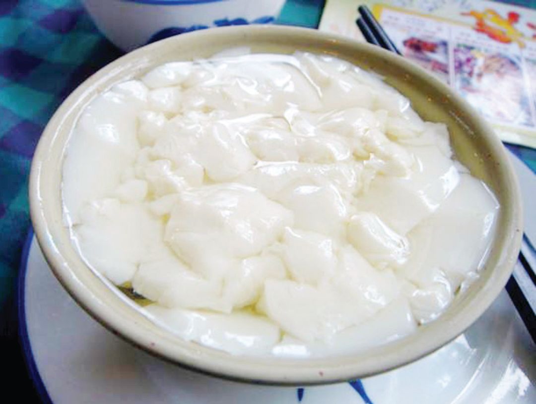 怀集发糕黏黏的糯米混着满口芝麻,花生,香味十足.