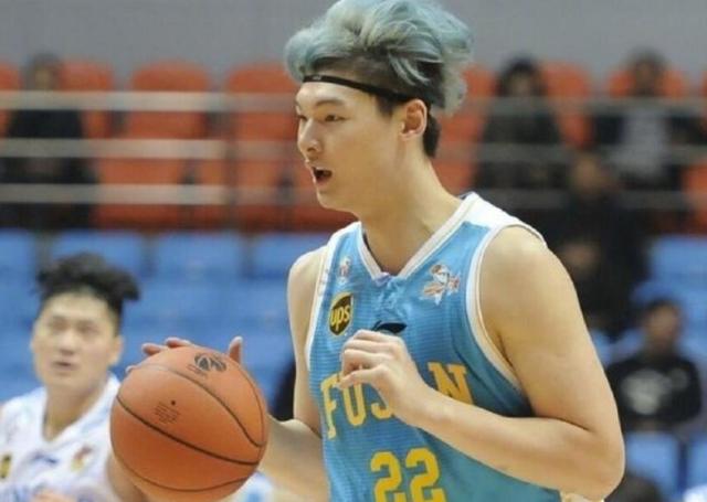 常规赛六大先进都在这里了,这次王哲林带球过