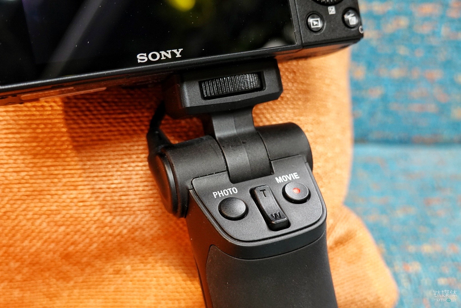 vct-sgr1多功能拍摄手柄 索尼本次除了最新的rx100m6数码相机外,还