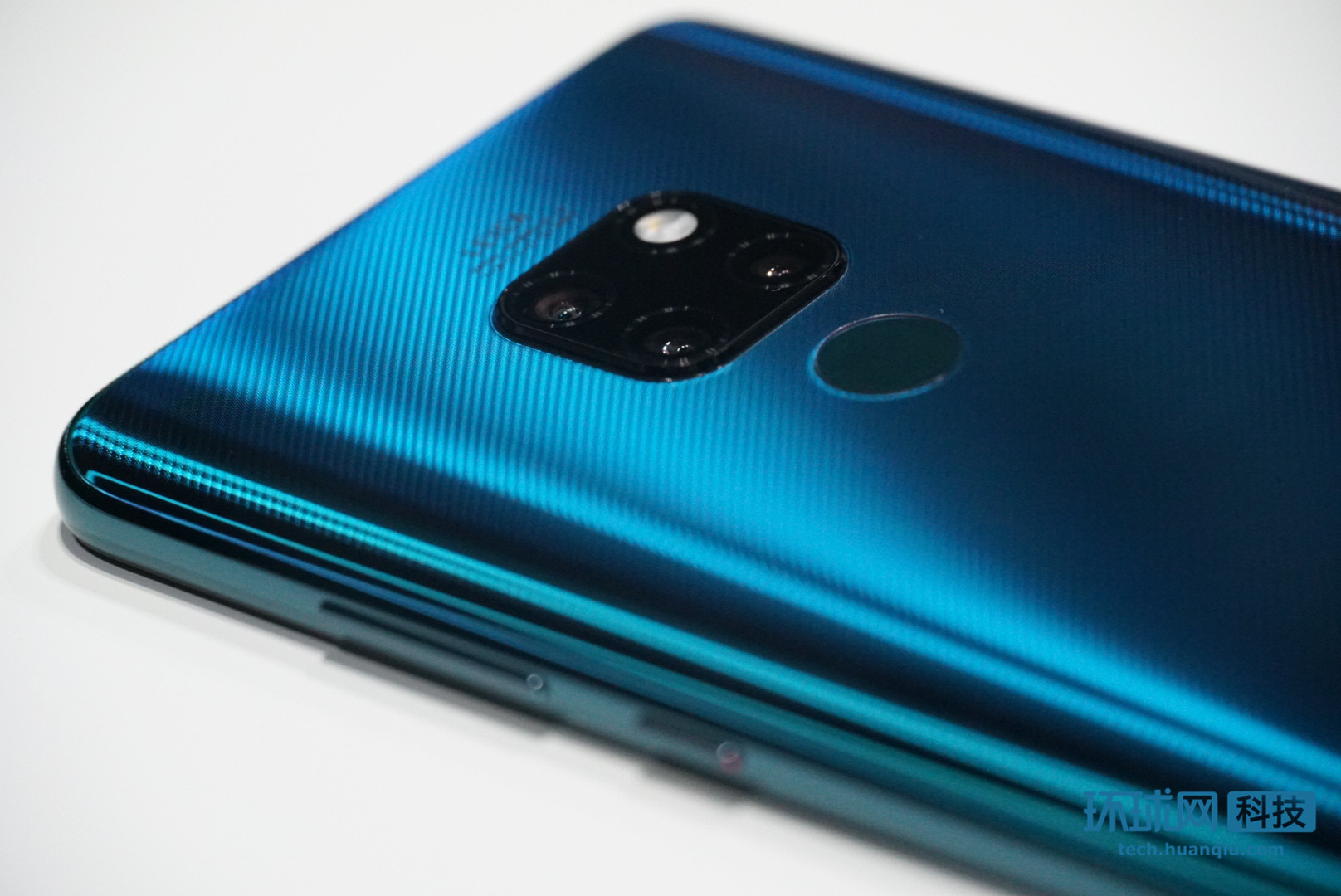 华为mate20系列跑车外观:不是浴霸,是欲罢不能