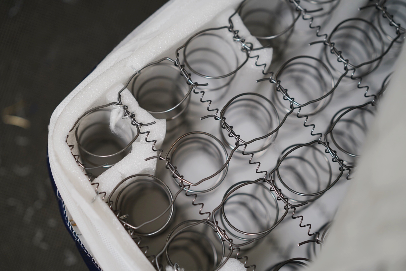 丝涟床垫拆解实测|有美姿感应弹簧就有适合所有人的床垫?