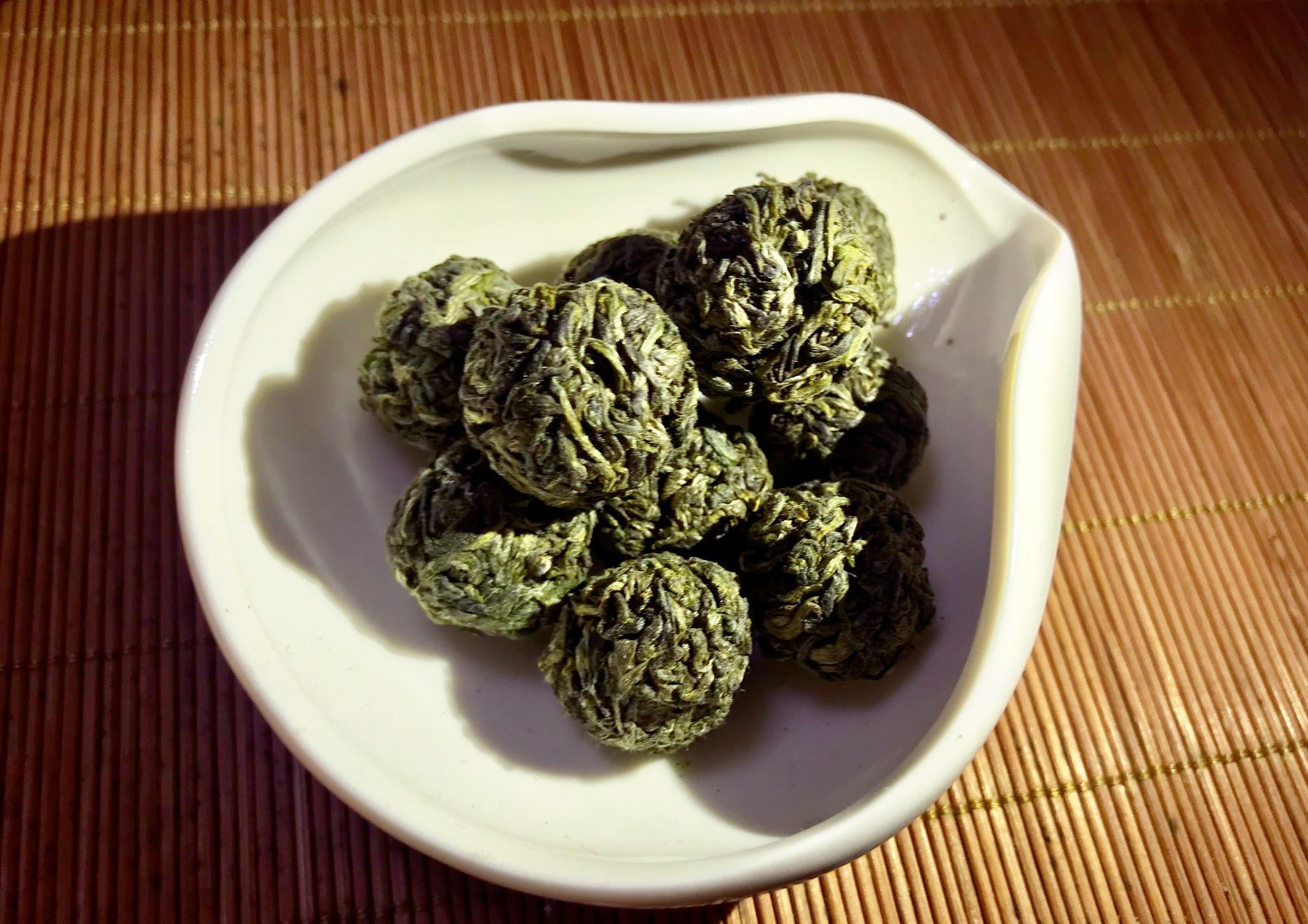 本届茶博会,雷山县参展主推的知名区域茶业品牌是"雷山银球茶".