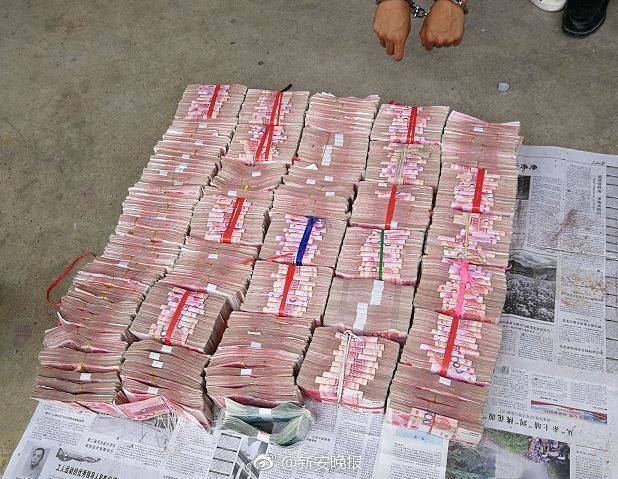 民房墙体抠出百万现金这次不是查贪官是电信诈骗