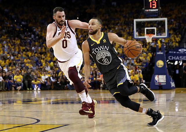 单场9记三分,库里再次超神刷新记录,FMVP看来