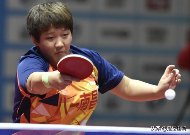 刘诗雯变发球机狂练师妹 伊藤美诚克星累疼捂