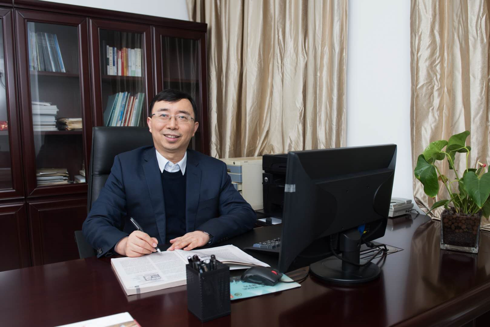 更安全他装上了聪慧的大脑和慧眼访国家自然科学二等奖获得者姜斌教授