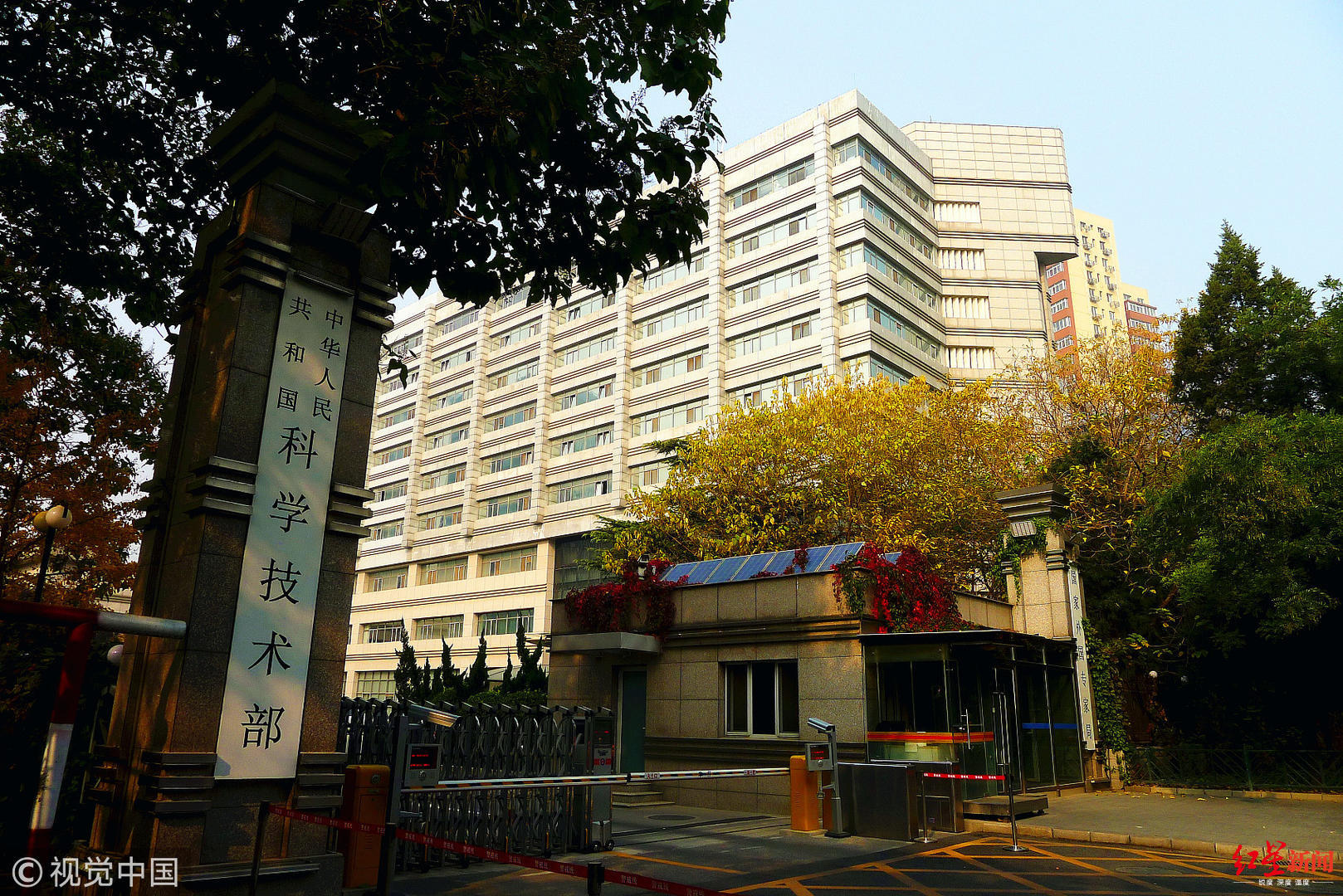 正文        △科学技术部门口   去年4月10日,重新组建后的科学技术