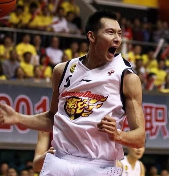 对易建联的个人篮球技能评价