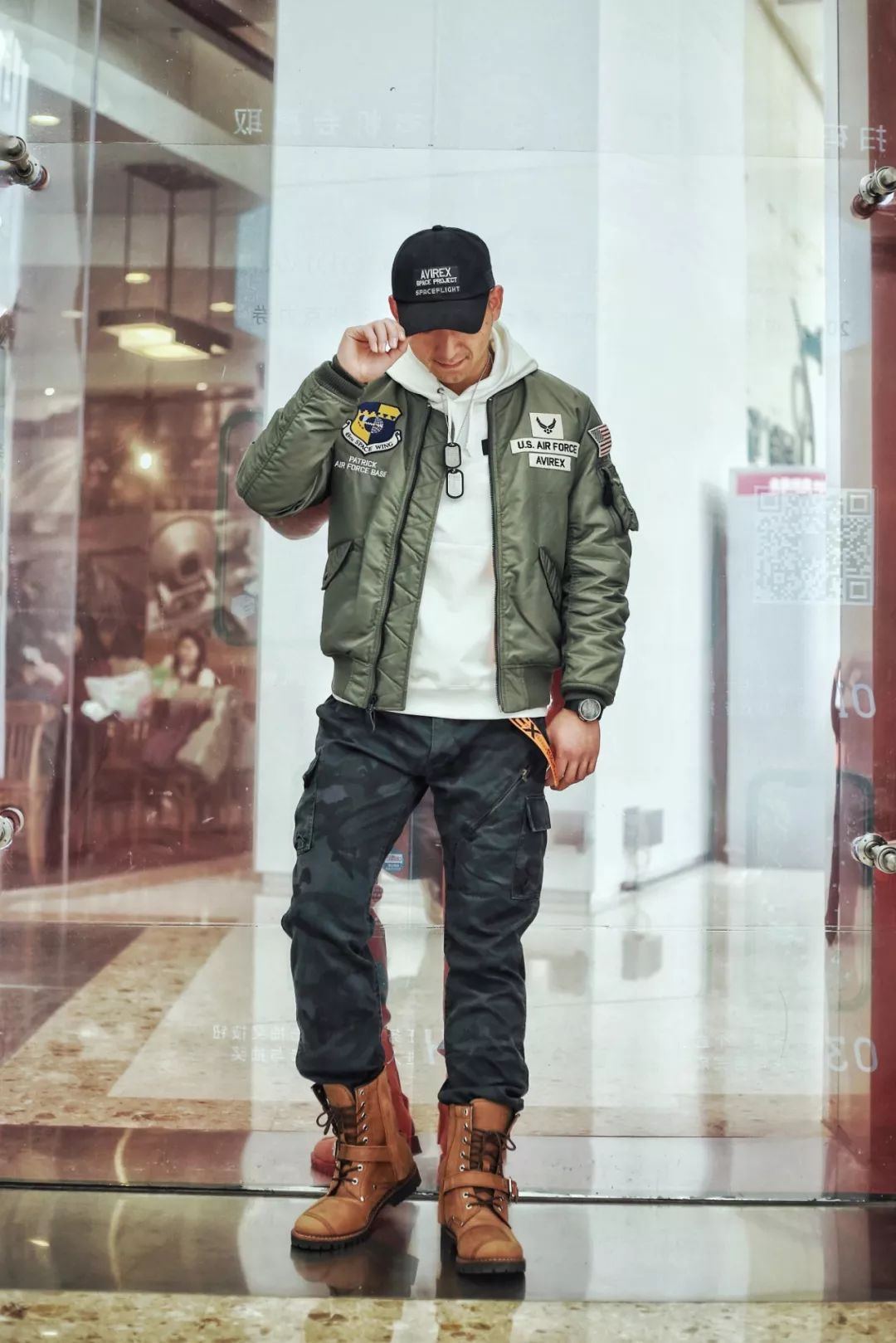 穿出不一样的style|夹克|潮牌|飞行员_新浪新闻