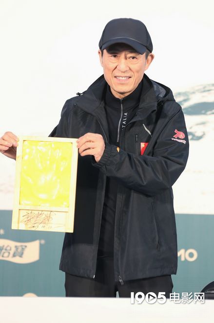张艺谋：《坚如磐石》送审 《悬崖之上》年底开拍