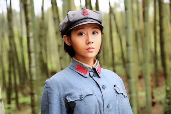 《突击再突击》高艺丹 英姿飒爽的演技大获好评_手机新浪网