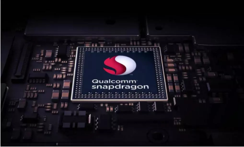 同时高通表示这款芯片还可以搭载骁龙x50 5g基带,这对于5g网络在旗舰