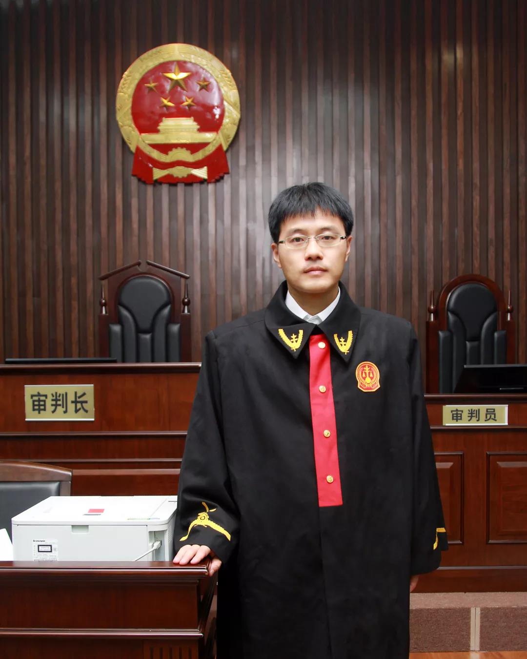 9岁儿童不满角色定位状告影业公司|何翔|角色|影业_新浪新闻