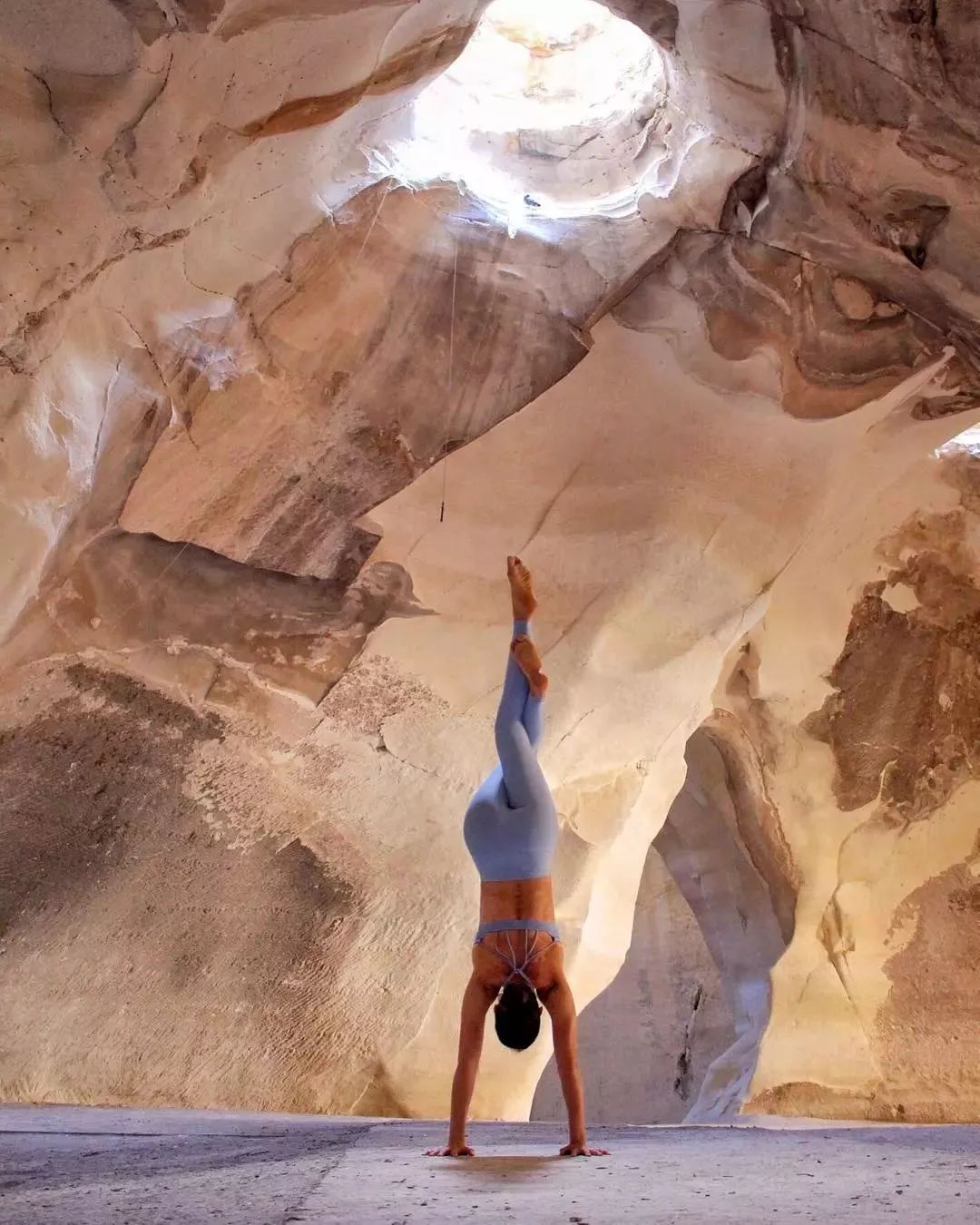 爱倒立的女生真的很酷!namaste