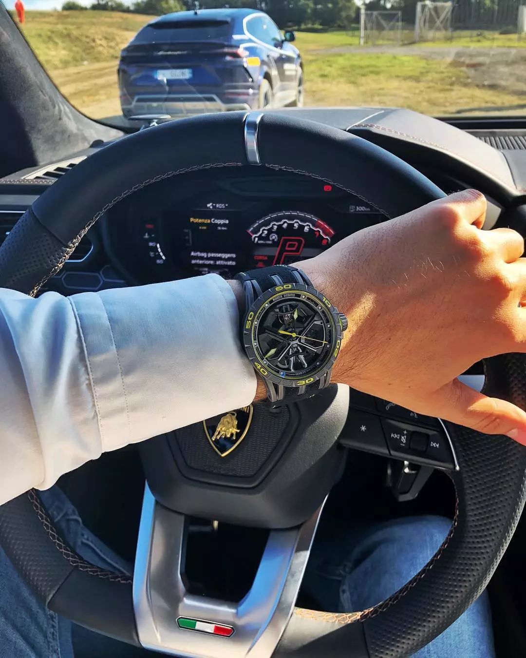 在瑞士雪山上开兰博基尼是种怎样的体验