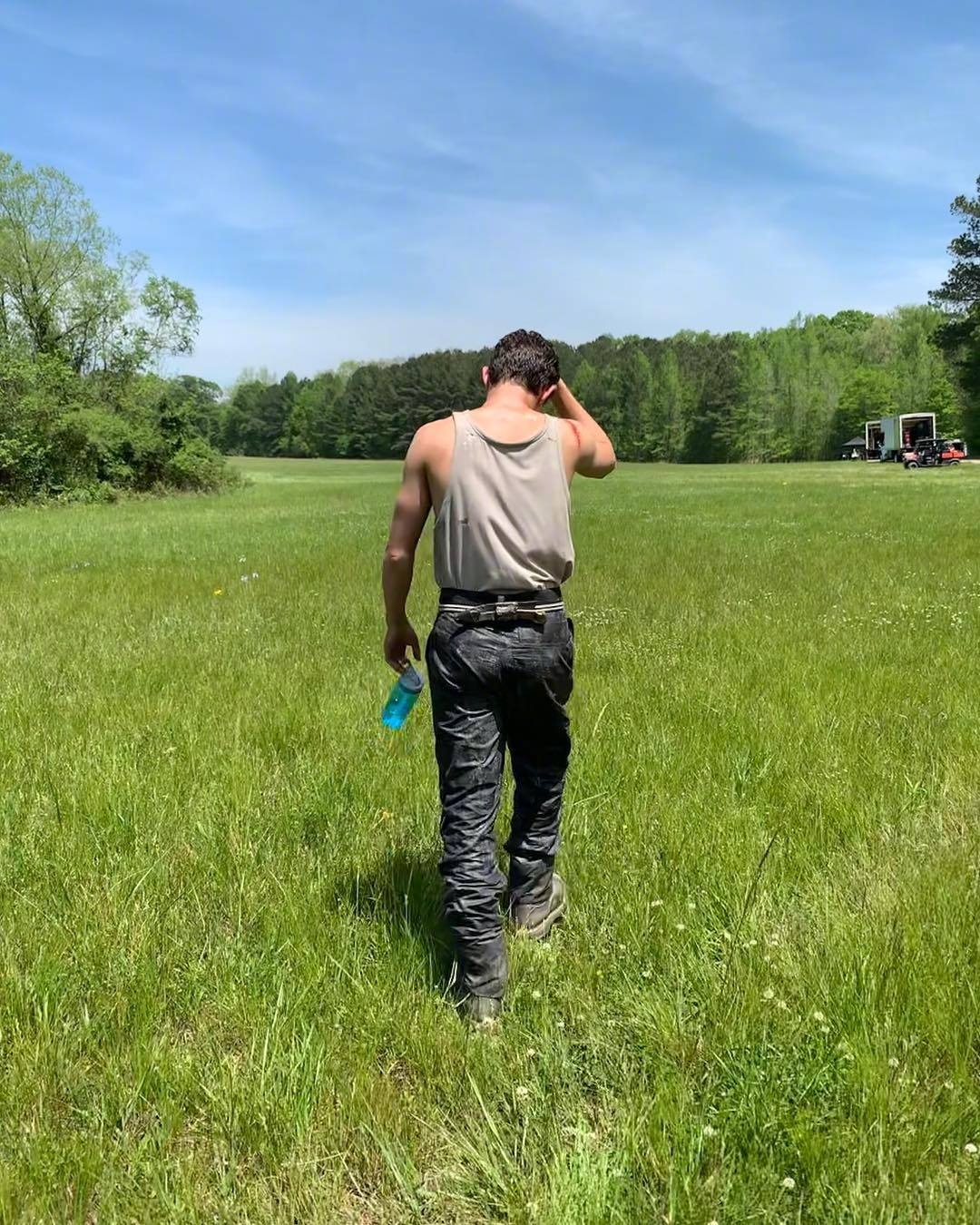 荷兰弟回应没出席全球首映礼:在拍《混沌漫步》