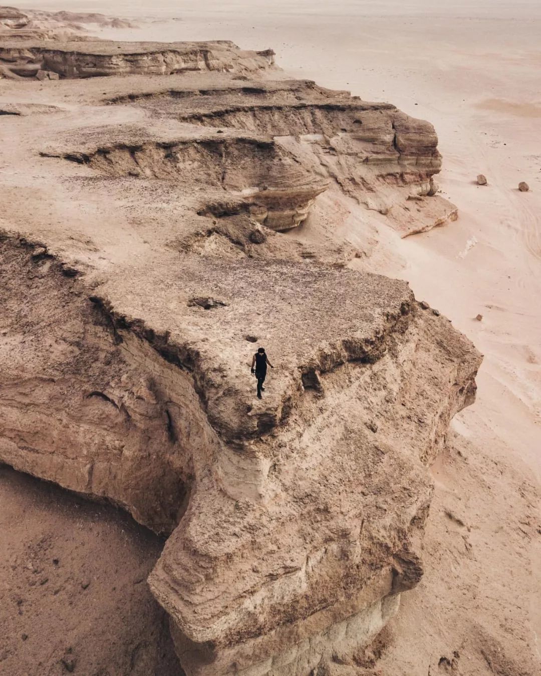 壁纸丨寸草不生的沙漠能有多迷人
