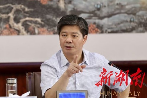 (娄底市委副书记,市长杨懿文出席会议并讲话) 新湖南客户端10月9日讯