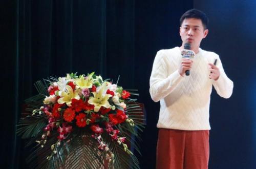 摘镜致青春 奔跑向未来 爱尔眼科携手剑桥博士邓楚涵—学霸人生公开课