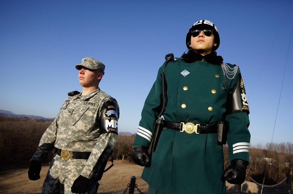 西北战神守护国境十三年,惊闻父亲被杀噩耗,一声令下十万将士赶来.