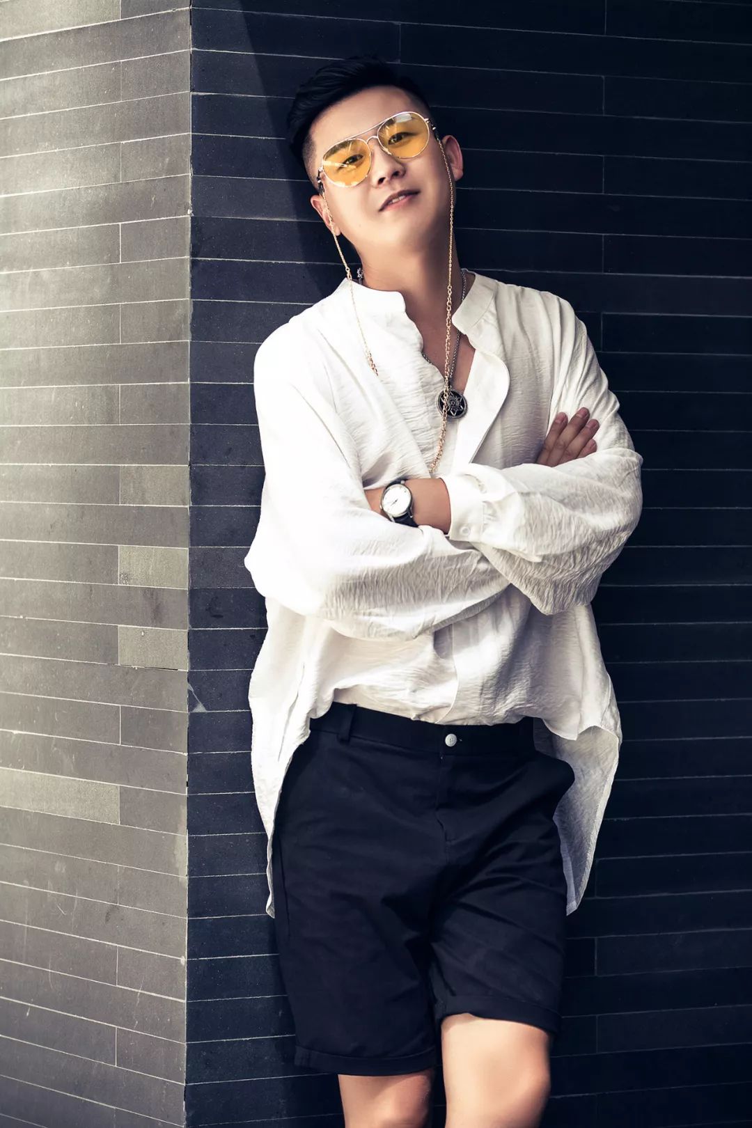 阳哥,从一个即将进入中年危机的大叔,变成阳光少年.   奶爸二号