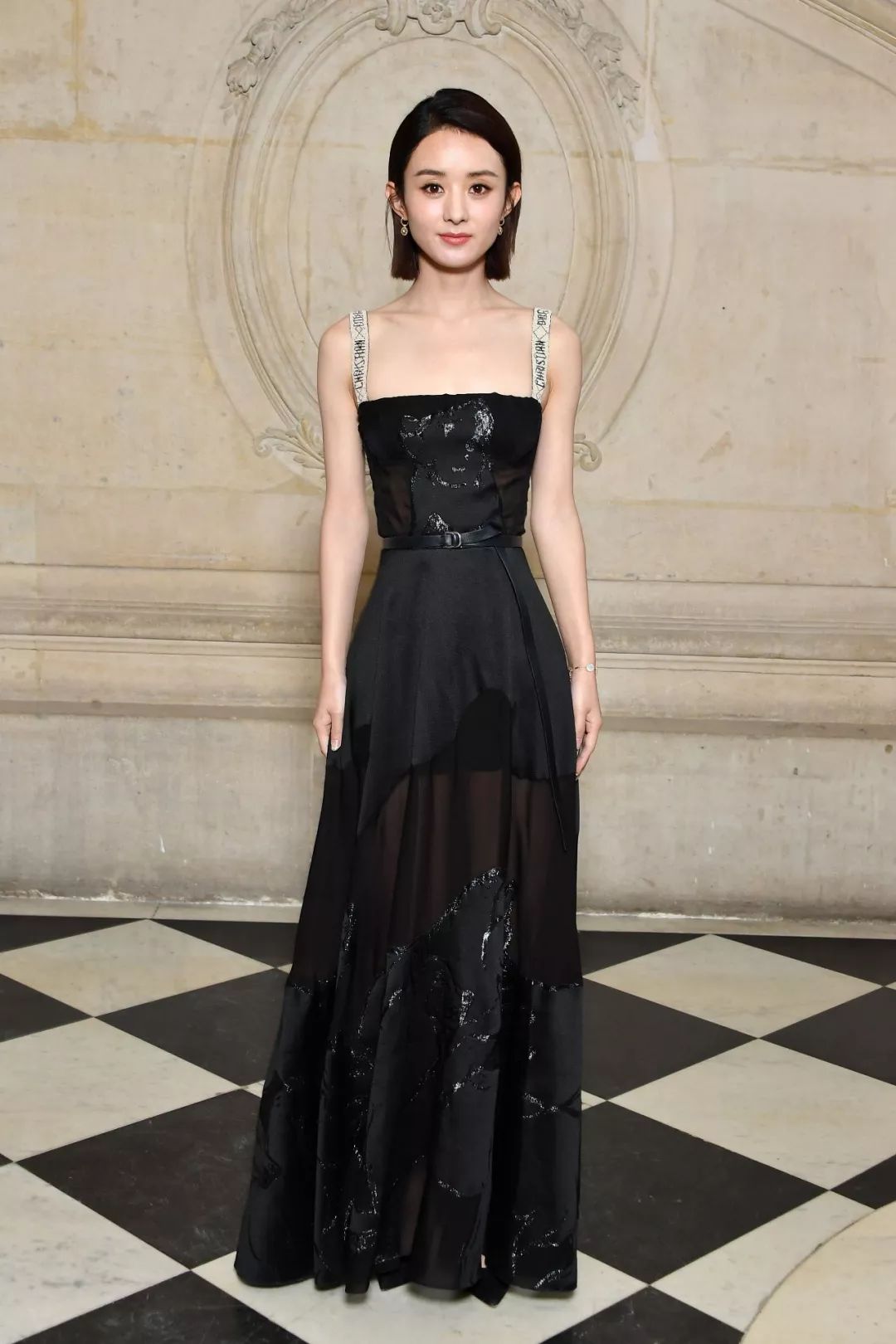 脸大怎么穿 巧妙穿搭打造巴掌脸|垫肩|卡卡|大领口_新浪时尚_新浪网