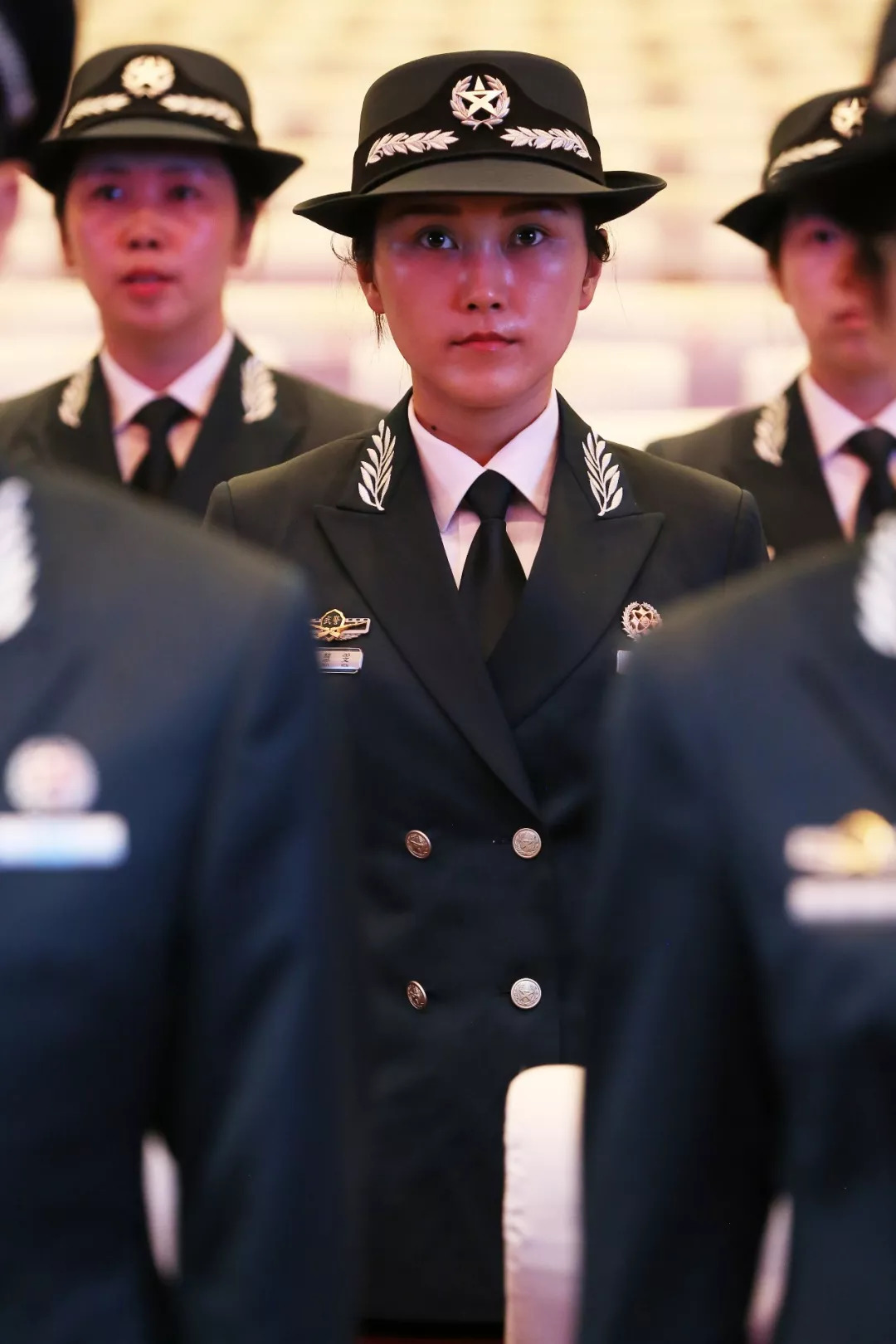 帅炸!最新官方文职制服照来了!