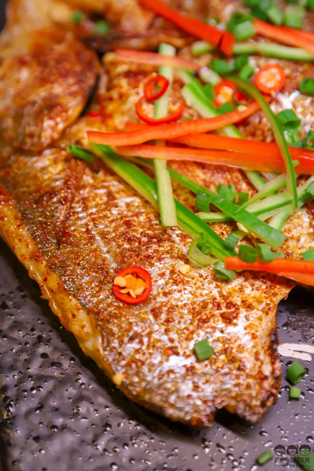 一到晚上6点,这家不务正业的公司就秒变成不正经的夜店烧烤!