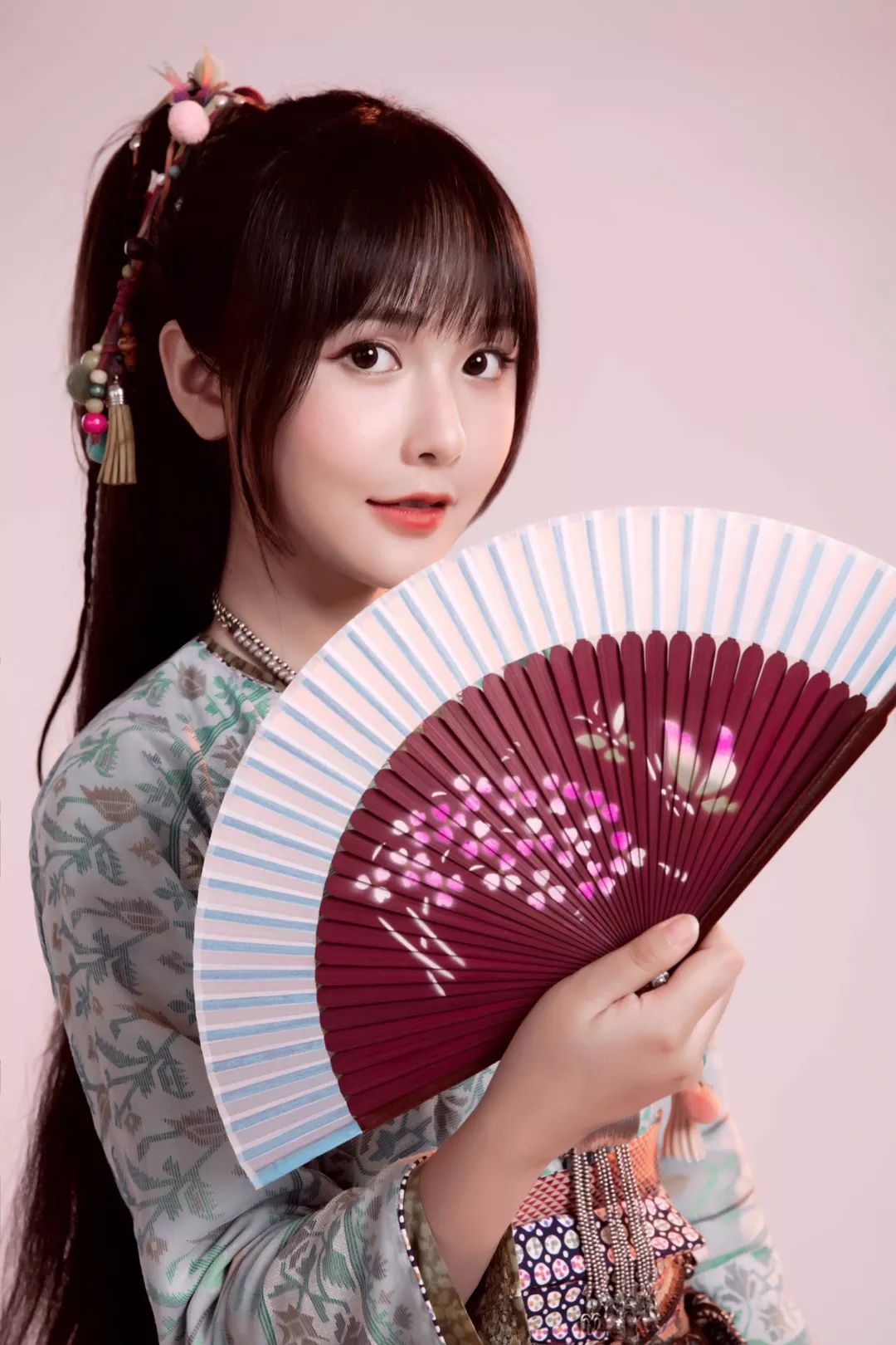 蒋沁芸"蛊"惑人心 "三高女孩"永不止步