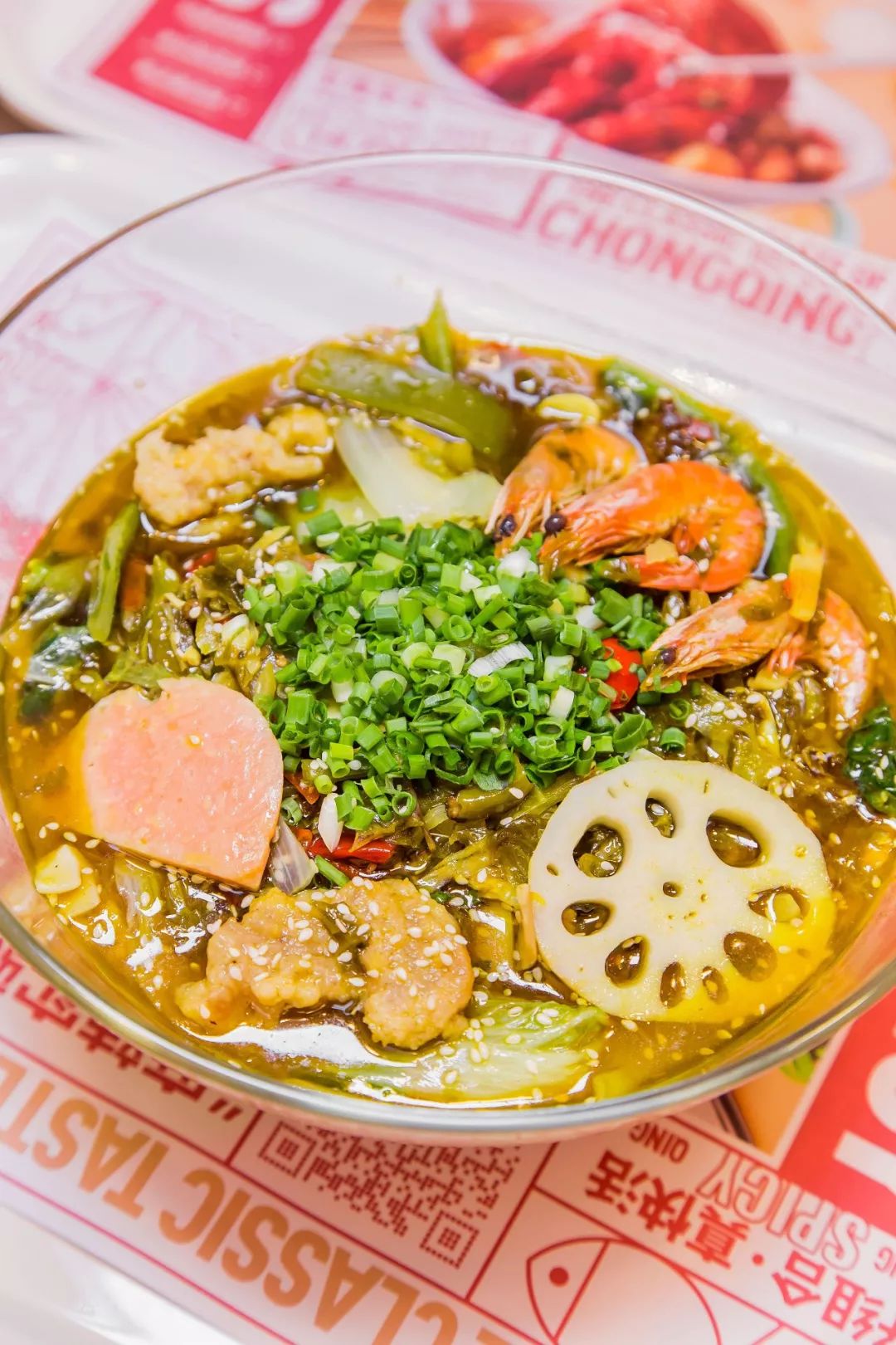 酸菜的口味可以说适合的人群就更多了用上好的酸菜做出的冒菜不仅满足