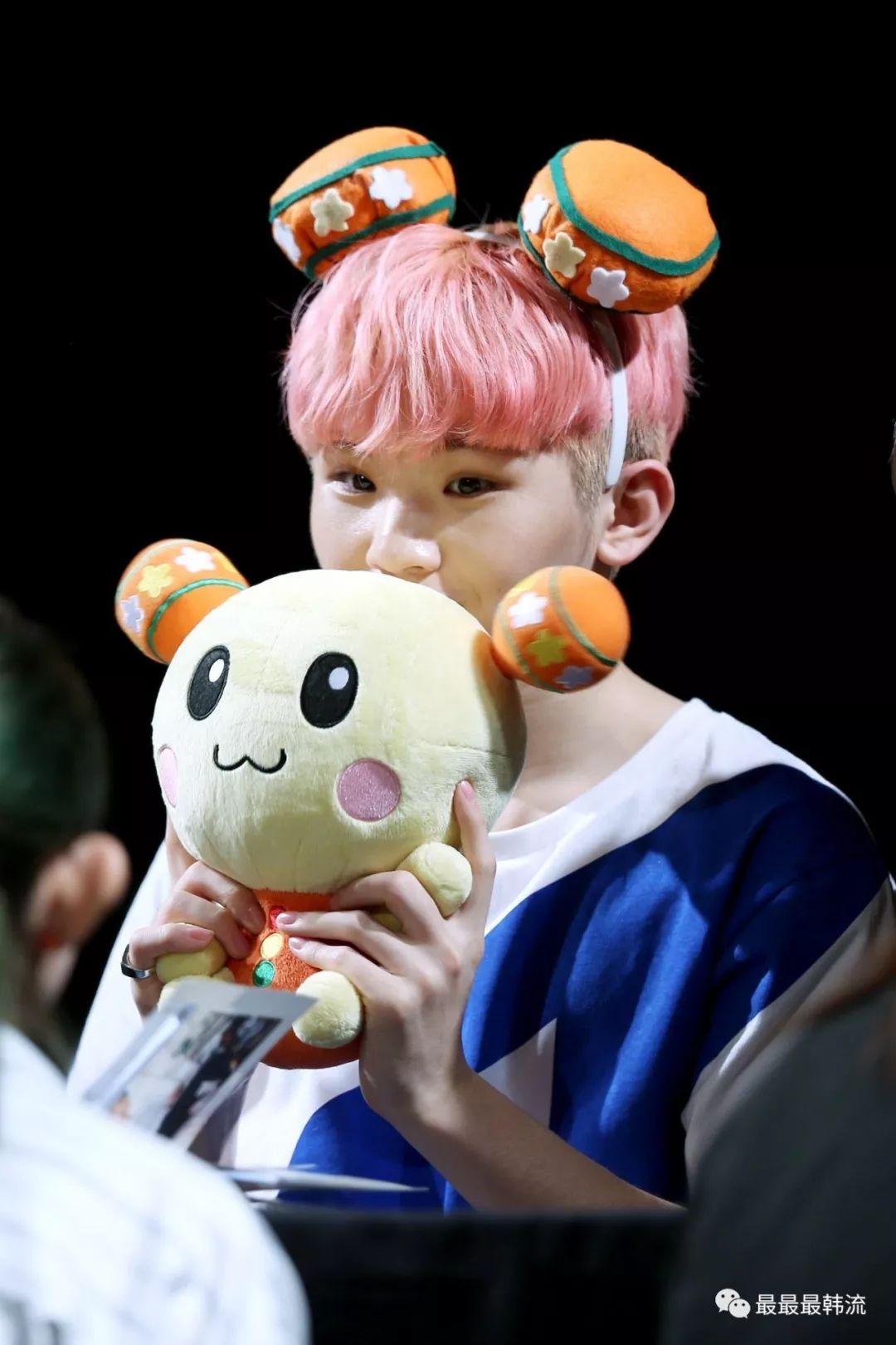 seventeen的woozi李知勋这么可爱,好想亲亲抱抱举高高