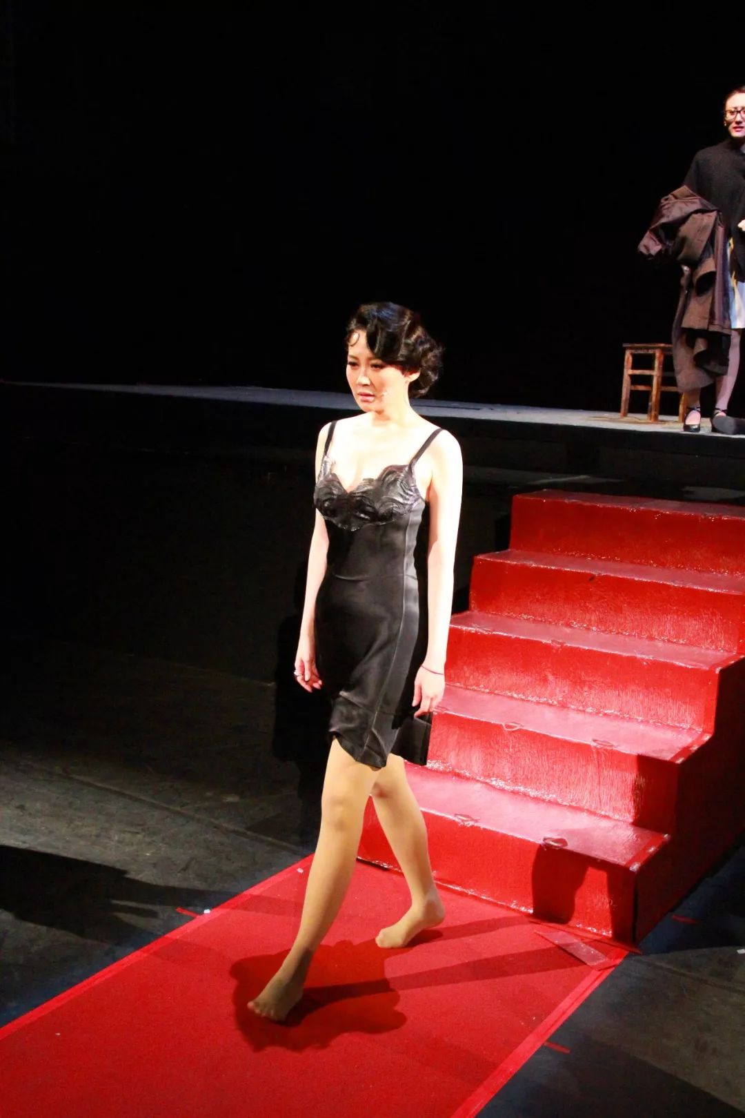 胡歌谭卓同台许晴真实颠倒众生这部剧一票难求凭什么