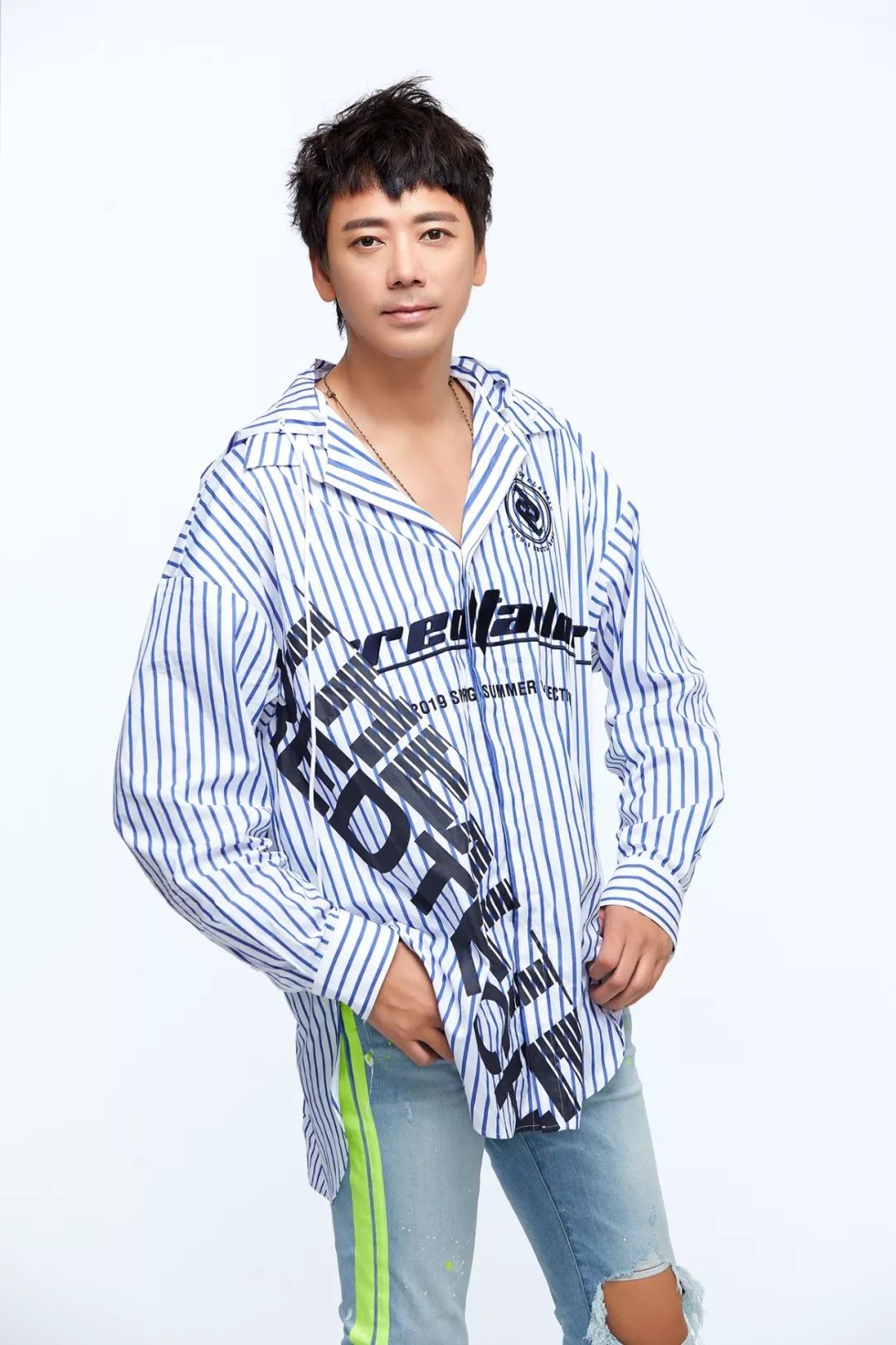 不仅由华语乐坛的作词人李格弟,以"歌词统筹"的