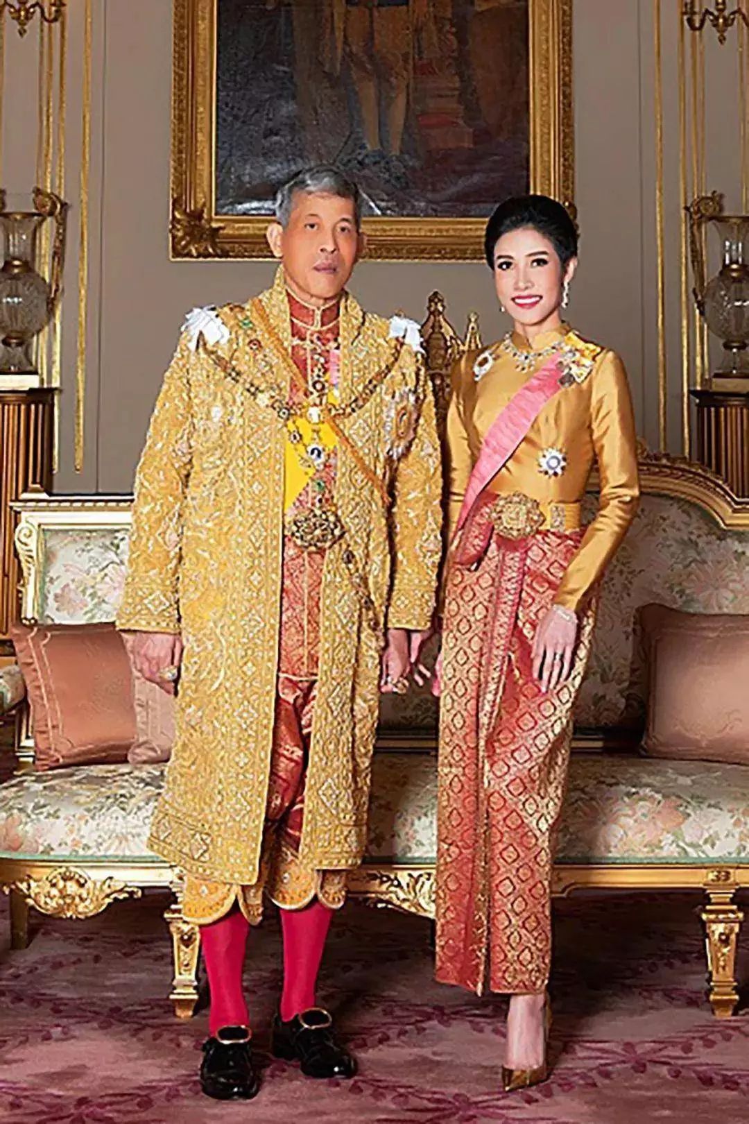 身姿挺拔,英姿飒爽;玛哈国王5月封王后,7月封妃子,诗妮娜能抓住玛哈的