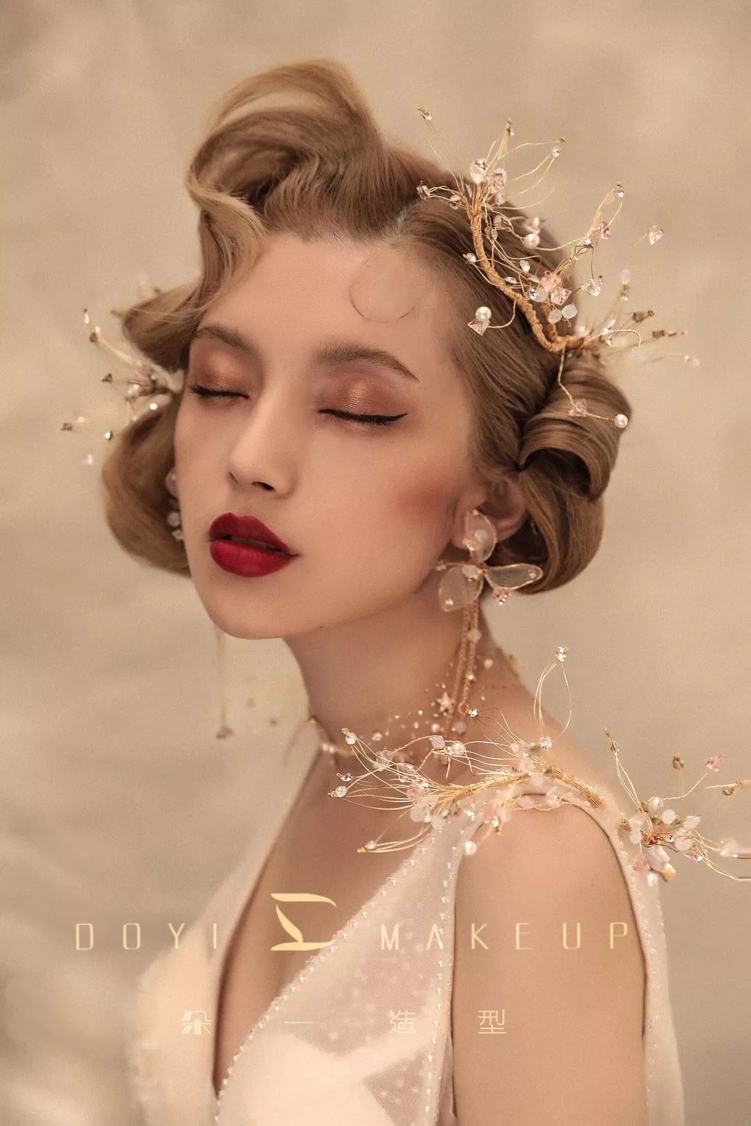 网红造型师教你打造【甜美与法式复古】融合造型!