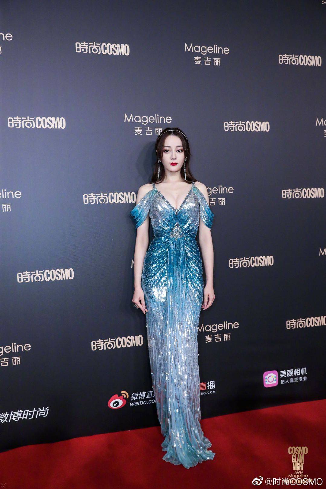 走上红毯的明星都各出奇招,穿上华丽的礼服,摆出好看的姿势,各种造型