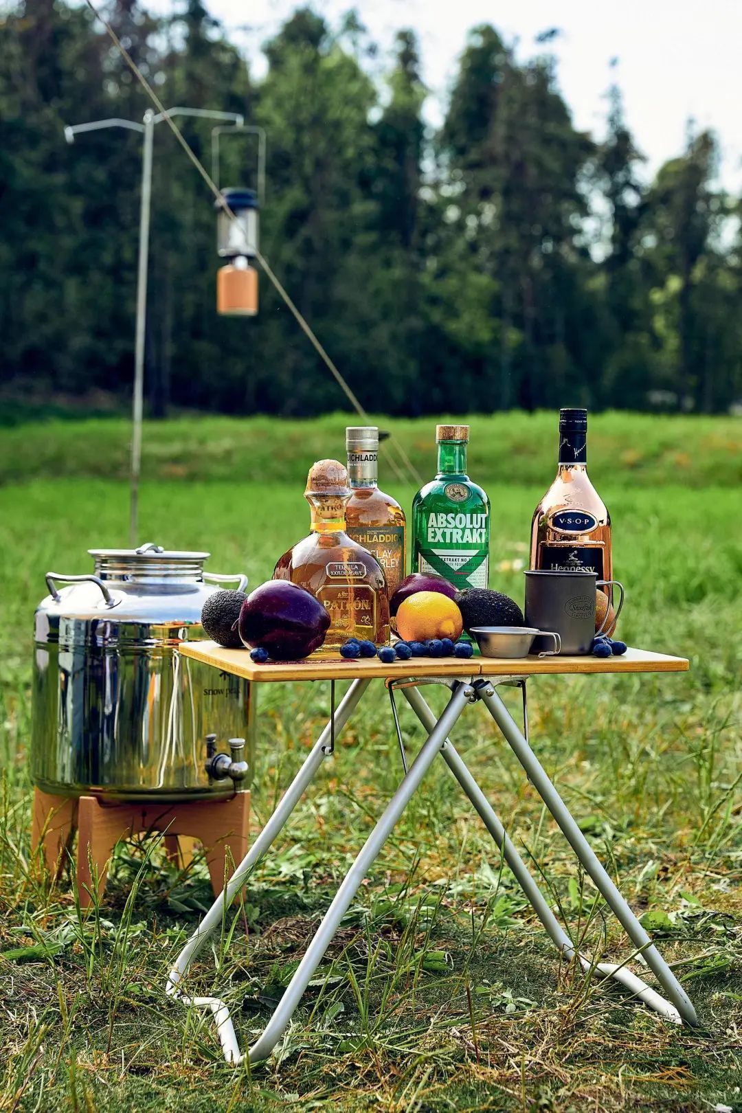 "露营野餐"和"带东西去郊区吃"的区别是?