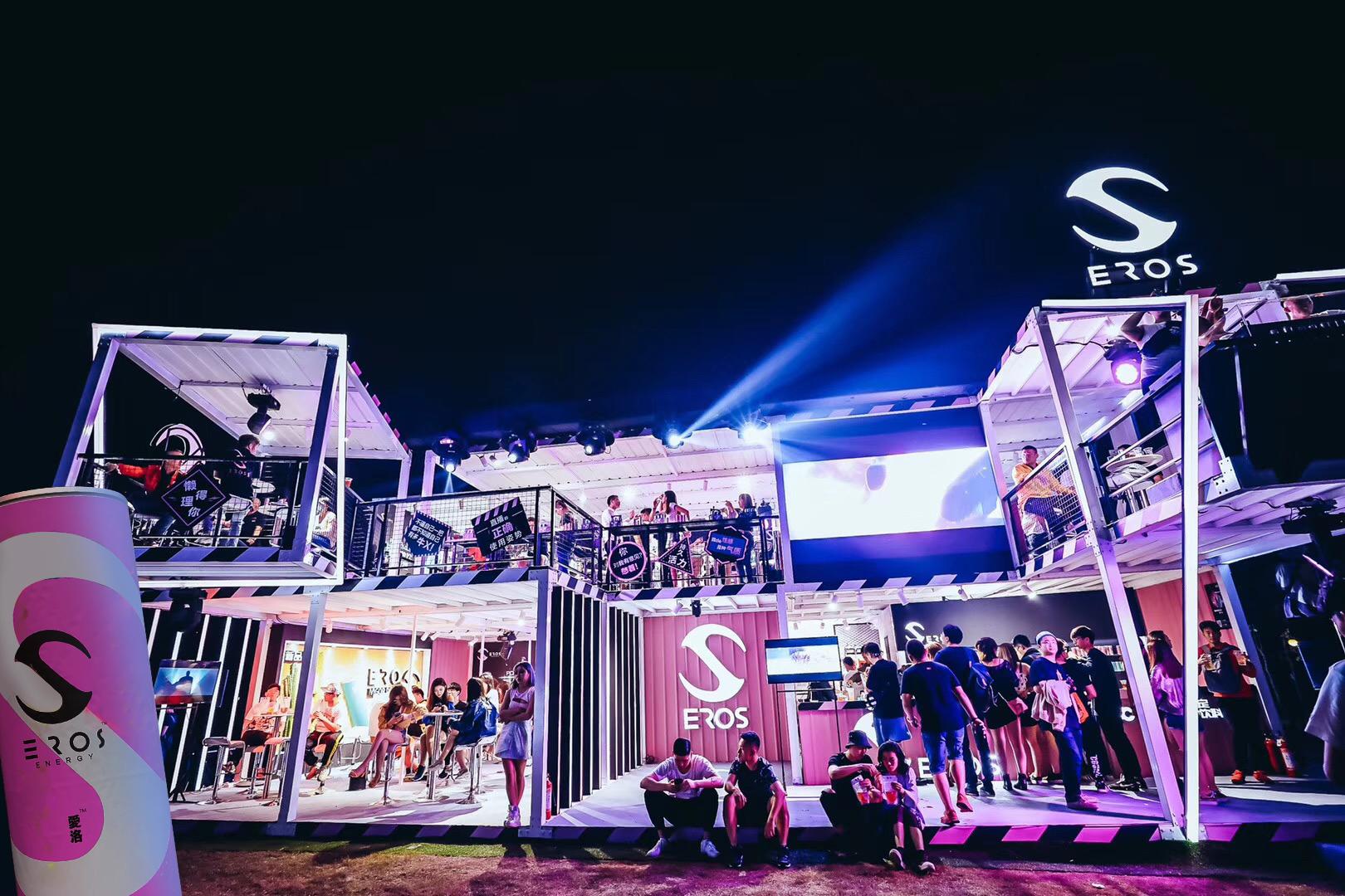 同ultra china电音节表现一样,在这场edc电音狂欢中,校长王思聪的爱洛