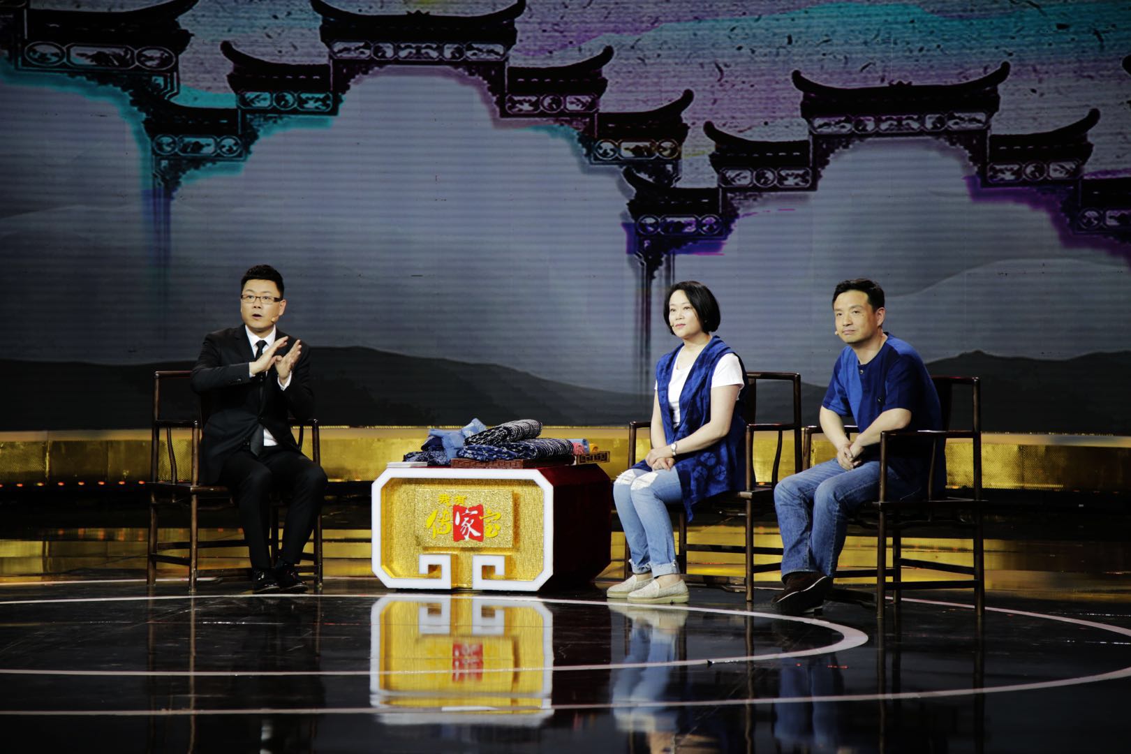 区二甲镇曹兴裕染坊第五代传人曹晓峰走进央视一套"我有传家宝"栏目