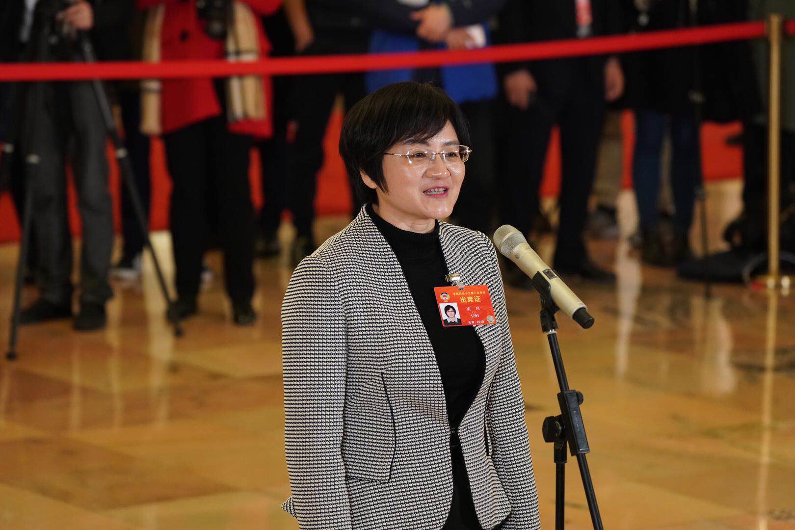 梁琰委员为来宾市"打广告":"买柑橘的来联系我"