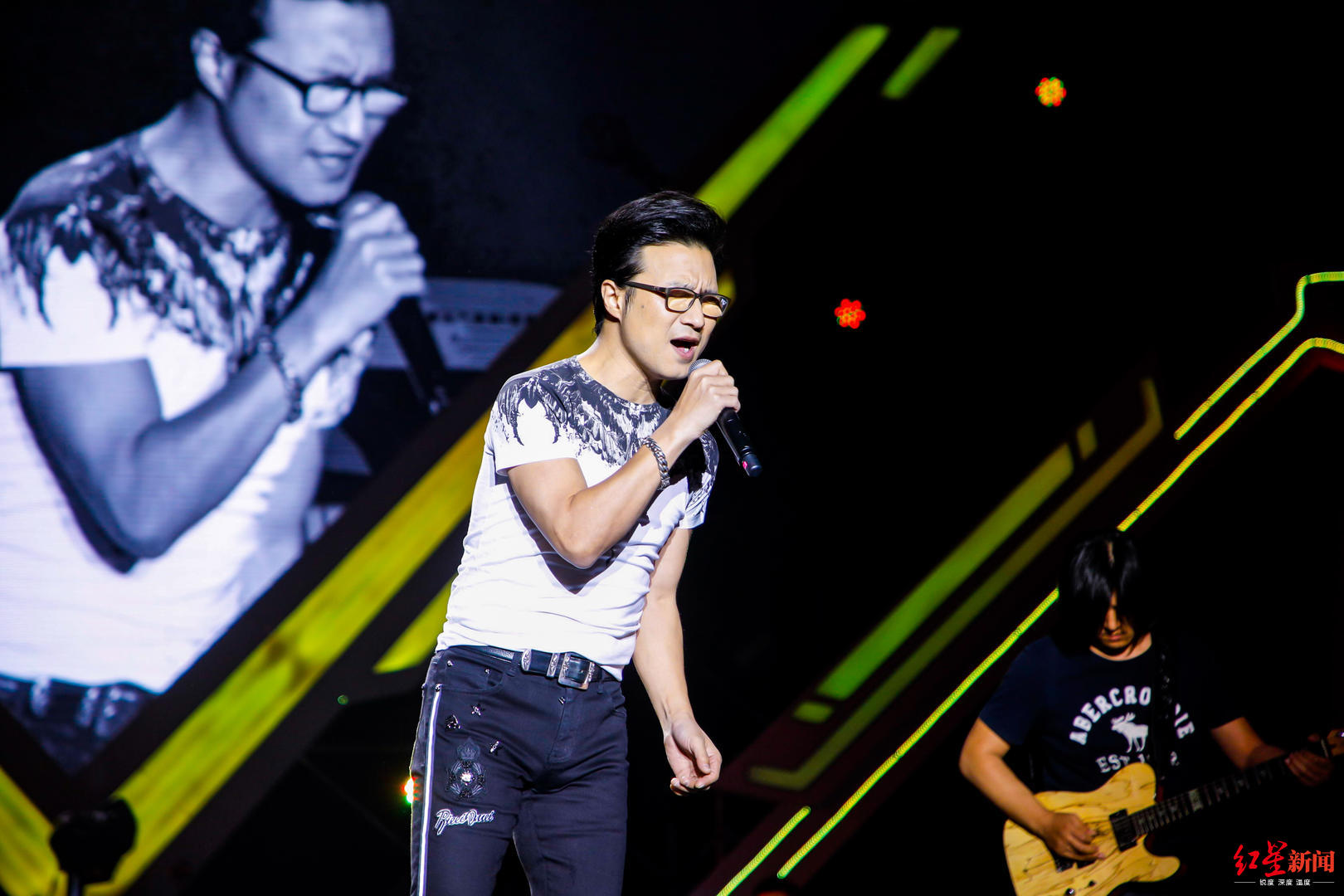 汪峰压轴成都bbf音乐节沸腾全场还演唱了新歌成都