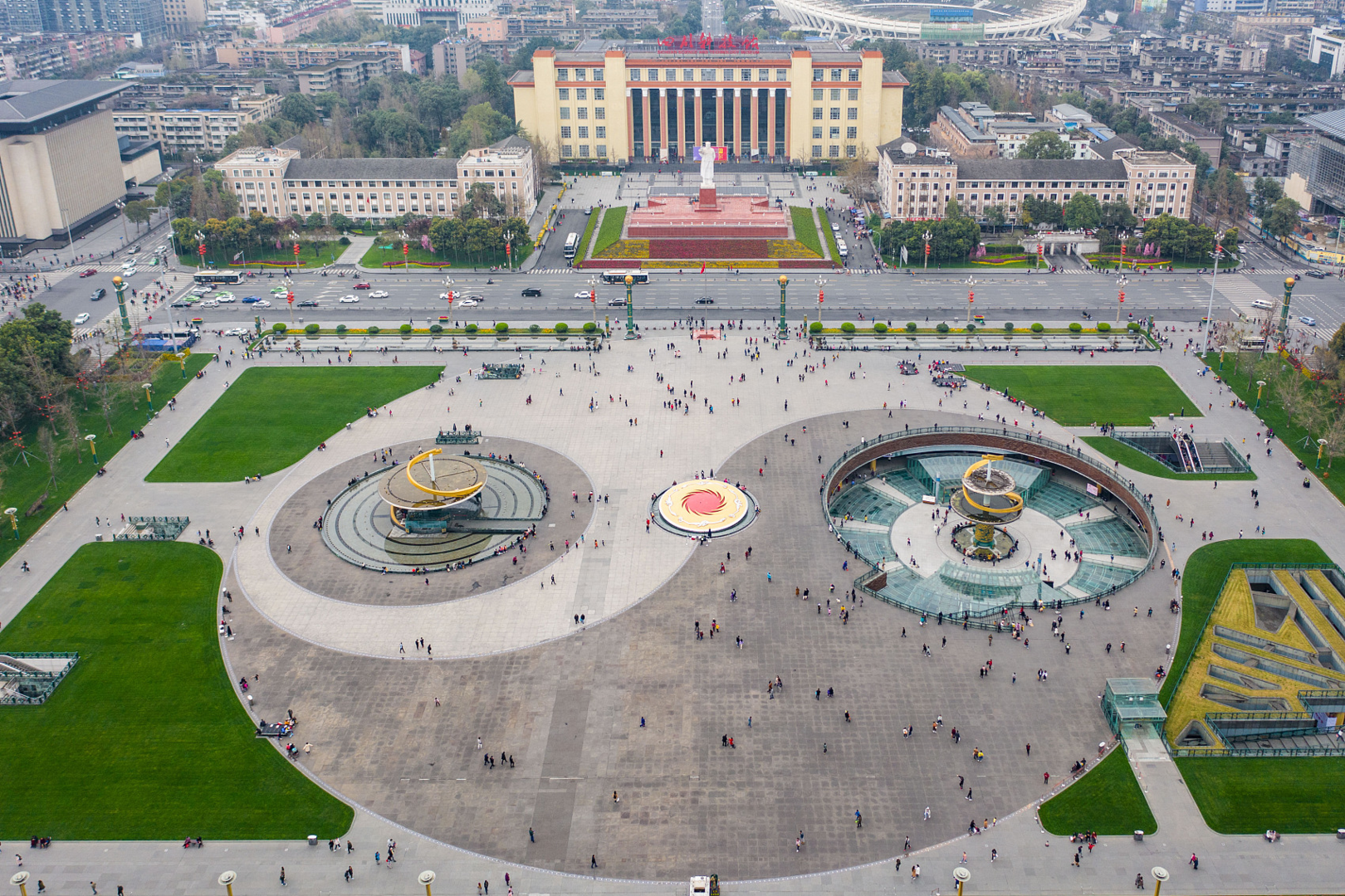 天府广场和四川科技馆 图据icphoto姬勇退休前一直在成都市档案馆担任