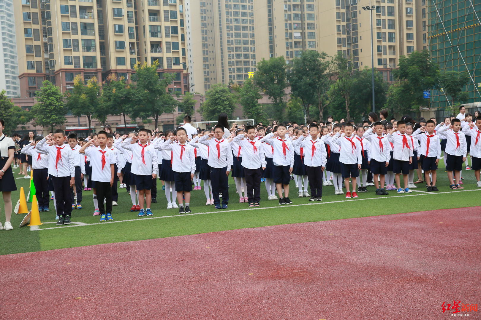 开学第一天成都天府三小的孩子们先学了垃圾分类