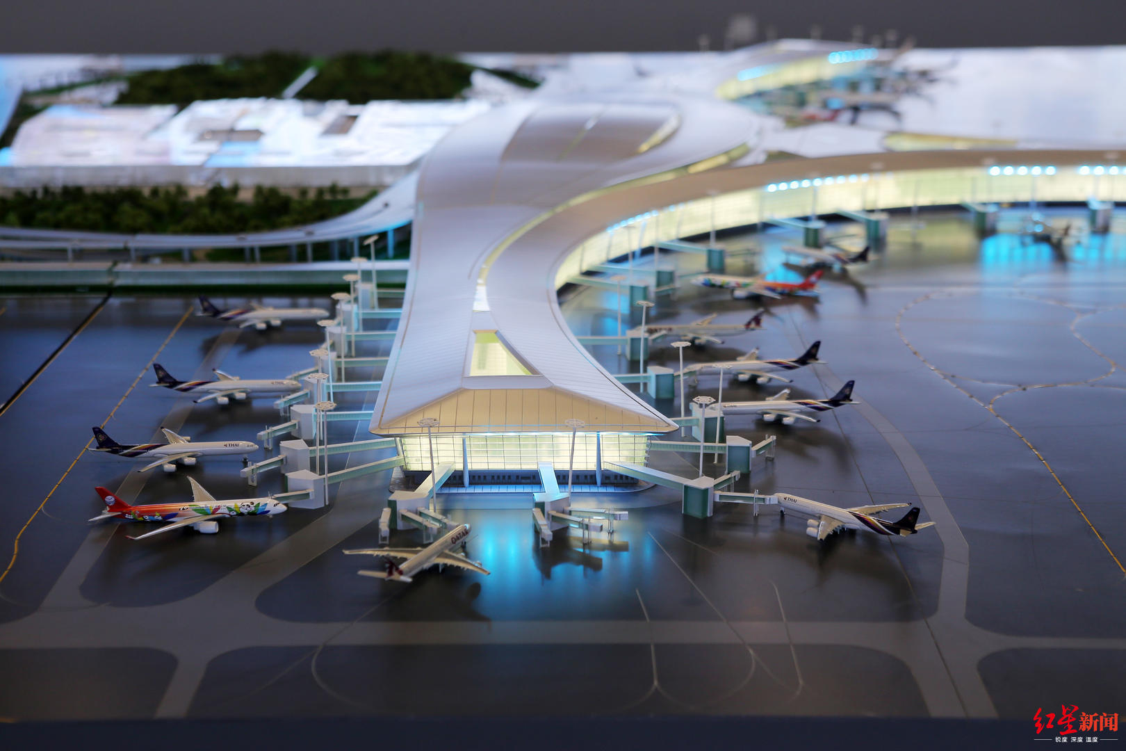 天府国际机场沙盘代表建言:尽早启动航空地方立法"建议省人大常委会