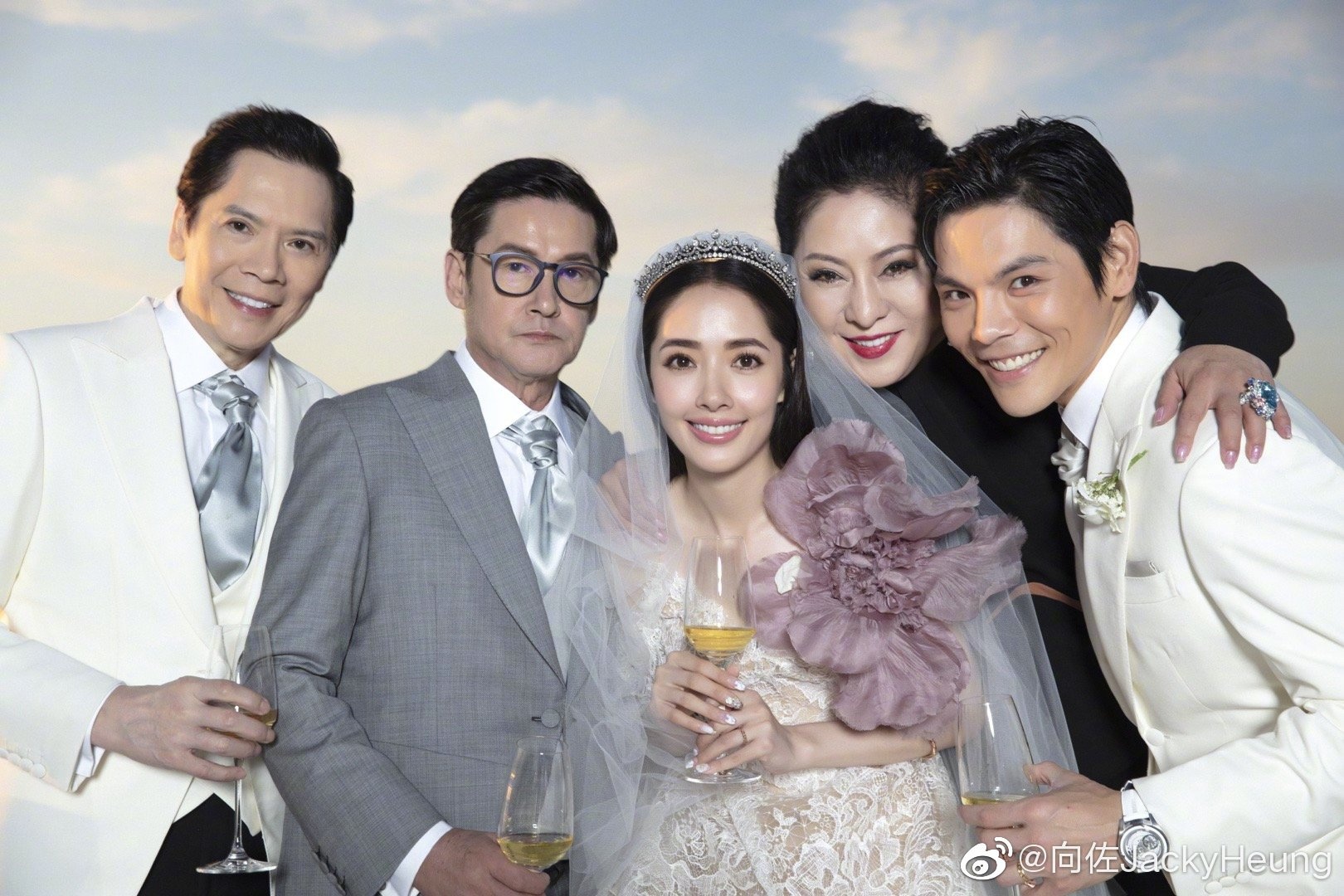 甜到齁！向佐郭碧婷婚礼照曝光 萧敬腾唱祝歌