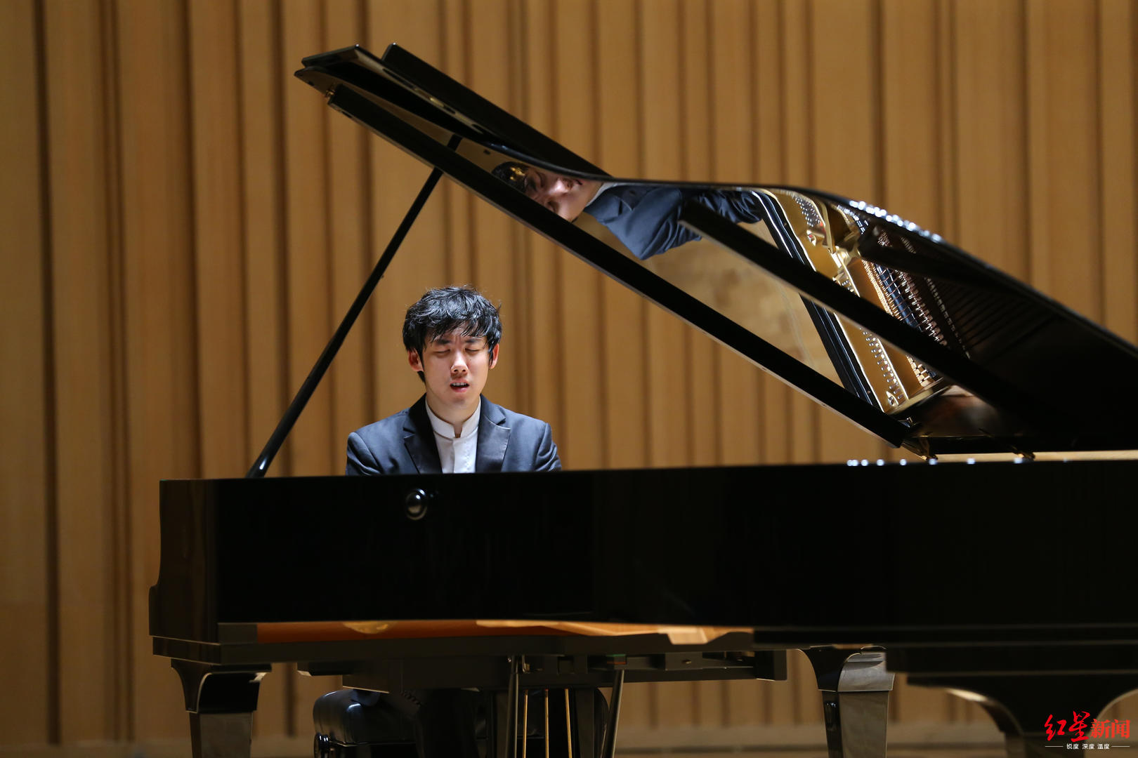 奏响蓉城之秋90后天才钢琴家张昊辰带你感受别样浪漫